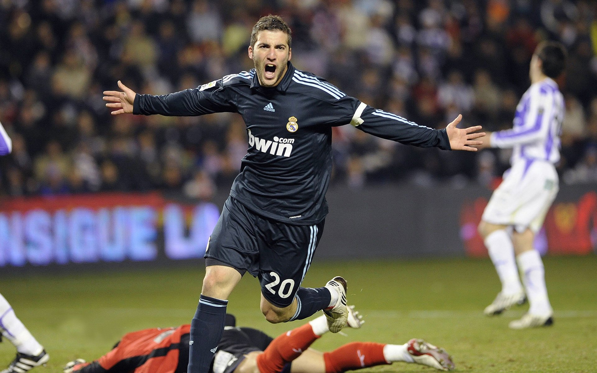 VALORANT操作战术完美结合，valorant枪械介绍